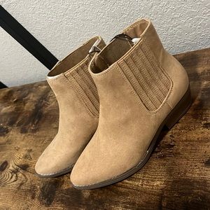 Universal Thread Memory Foam Ankle Boots